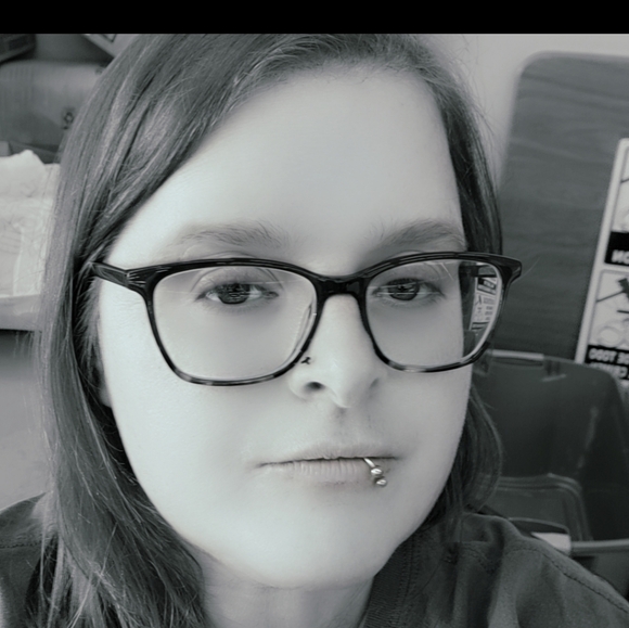 Meet your Posher, Amanda - Picture 1 of 1